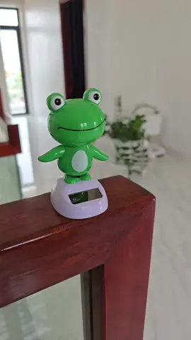 Con Ếch nhảy múa năng lượng mặt trời #funny #echxanh #echnhaymua #dochoi #haihuoc 
