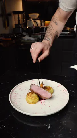 🔥 Crispiest duck 🦆, sweet & tangy sauce 🍒🍷, and the most flavourful parmesan potatoes 🥔🧀 – all on one plate! 💬 Recipe in the comments 🔥 Traškiausia antiena 🦆, saldžiarūgštis padažas 🍒🍷 ir gardžiausios bulvės 🥔 su parmezanu 🧀 – viskas vienoje lėkštėje! 💬 Receptas komentaruose #DuckBreast #GourmetCooking #FoodieLife #CherrySauce #ParmesanPotatoes 
