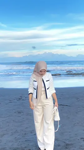 outfit ke pantai 🌊 #fitchecks #ootdpantai 