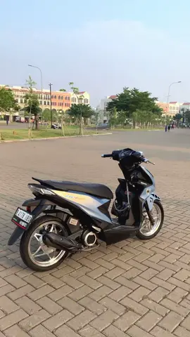 oleng orangnya gatidur’😩#beatdeluxe #beatdeluxemodifikasi #kojdailyuse #vitmenstyle #4upage #proper #ridewithkoj #cewebeat #dolphinblue #morningperson 