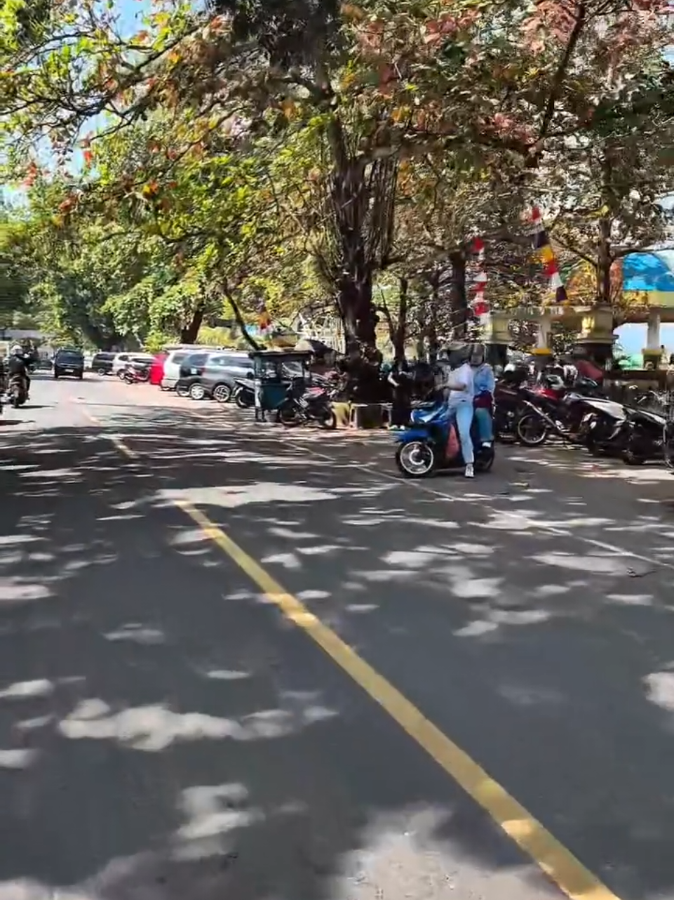 Hari yang cerah, tempat wisata palabuhanratu hari ini terpantau cukup meriah