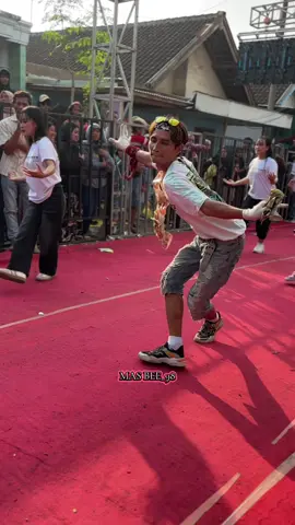 Jioohh gayengg poll wo  #karnavalsoundsystem #karnaval2025 #soundsystemjawatimur #malang24jam #pendekarrakyat #fypfiralシ 