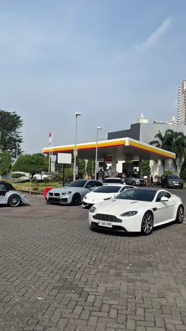 Surabaya pagi ini #surabaya #indonesia #cars #ferrari #bmw #lamborghini #fyp 