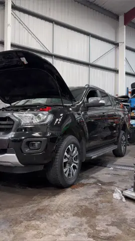 Why does this Ranger not run? 🤔 Ford Ranger in for a diagnostic 🦾 with @Owen Davis  #fordranger #ford #fordraptor #rangerraptor #wetbelt #ecoboost #ecoboom #ecoblue #mechanic #wetbelt #mechanics #mechanicsoftiktok #foryou #fyp
