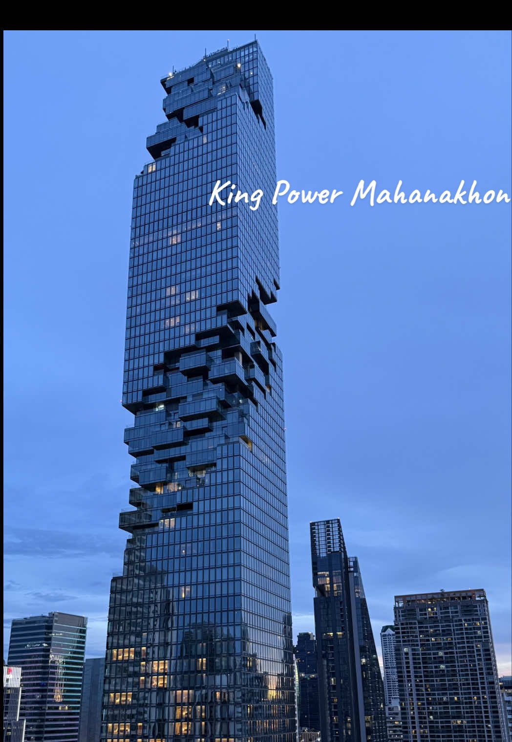 King Power Mahanakhon 🌃 . . 📌 King Power Mahanakhon 📍Bangkok Thailand  #bangkok #thailand🇹🇭 #building #fyp #viral #กรุงเทพมหานคร #ตึกมหานคร #sunset #foryou #city #mood #silom #สีลม #สาทร #ไทยแลนด์ 