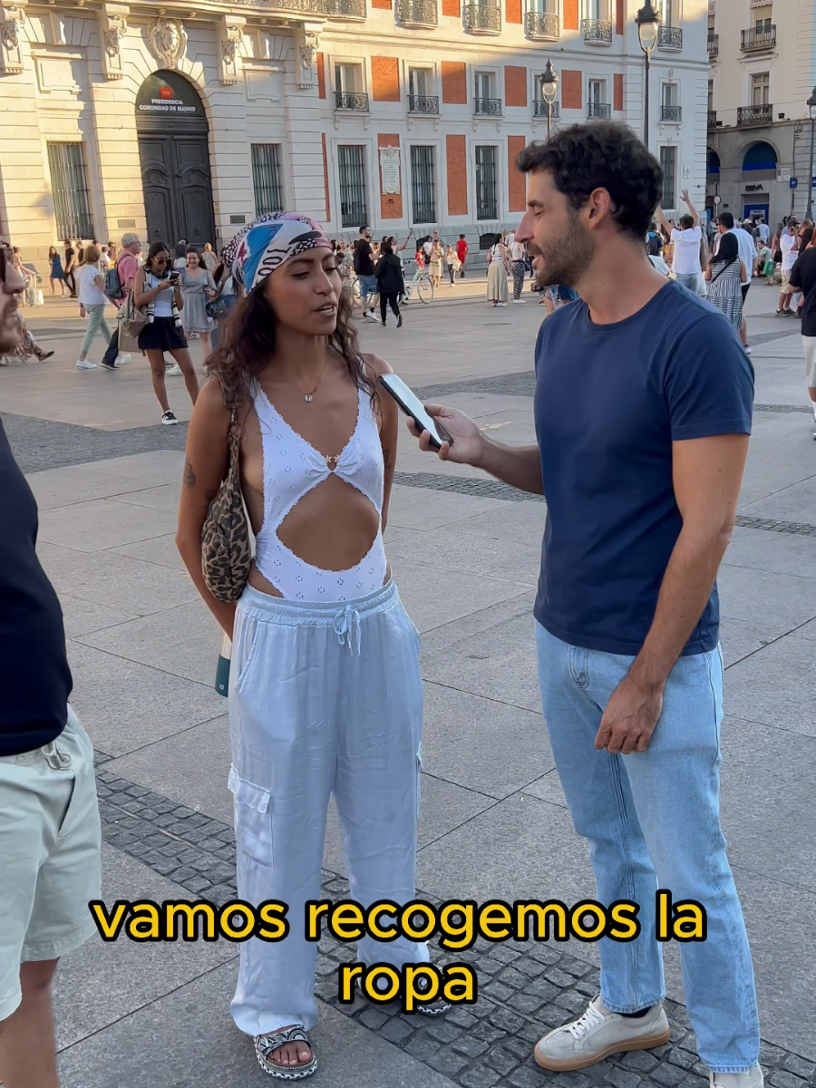 Este chico es interiorista y ella se dedica a la redes sociales y tiene un rancho. Hablando por la calle con mexicanos en España.  #aquetededicas #creadordecontenido #mexicanosporelmundo #mexicanosenespaña #queopinanporlacalle 