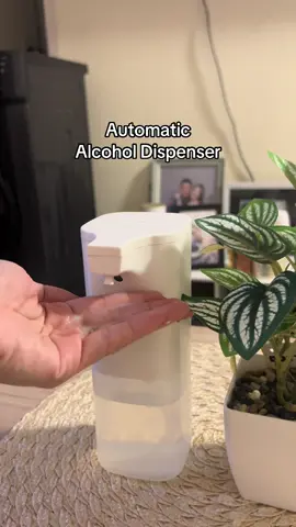 Sobrang paborito ko tong napurchase namin na gamit na to; hindi na need mag spray ng mano mano, minsan tatapat mo lang okay na. BEST PURCHASE EVER! #soapdispenser #alcoholdispenser #automatic 