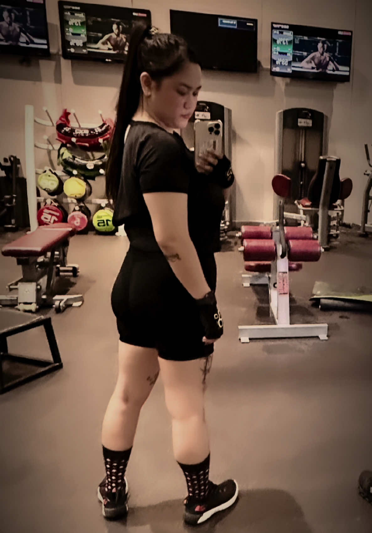 No pain! No gain! 💪🏻🏋🏻‍♀️ Be the best version of yourself 🤍 #GymTok #gymgirl #dohaqatar #philippines #fypシ゚viral 