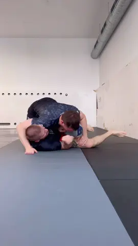 Es geht nicht immer ums Gewinnen. 💥 Manchmal geht’s einfach nur ums Rollen, ums Lernen, ums Miteinander. Und genau das macht Jiu-Jitsu so besonders. 🖤 #craftedfortheinnerfight #payse #paysebrand #jiujitsu #nogi #communityrolls 
