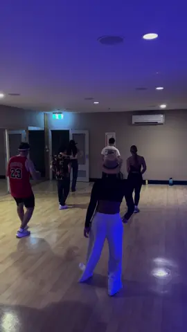 Social dance classes this week! Y’all smashed our line dancing class 🤠 Big thanks to everyone who came out! See you all next semester✨ Comment your favourite styles for 253 👀 DC: @Chanelle #dance #bonddanceclub #bonduniversity #socialdance