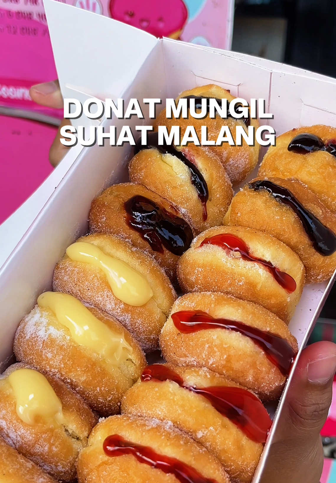 Donat Mungil Suhat Malang 😍 Belum selesai tentang perdonatan saatnya donat mungil naik panggung  ✨Donat Mungil  📍Jl. Bunga Coklat No.15, Kota Malang ⏰ 10:00 - 20:00 💵 Harga mulai 5ribu ➖➖➖➖➖➖➖➖➖➖ #donat #cemilan #kuliner #malang #dolanyokmalang #fyp #foryou #foryoupage 