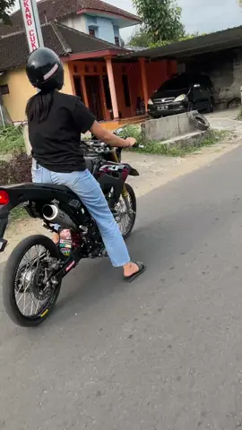 jan mbohhh@sktiarsmya #supermotoherex #blitar24jam #fypシ゚ #surexgank #crfherexstyle 
