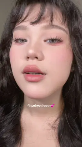 One-step base na walang ka-effort effort, pero ang ganda ng finish 💕 😍🤌🏻 #powderfoundation #makeupbase #twowaycake #seamakeup #makeup 