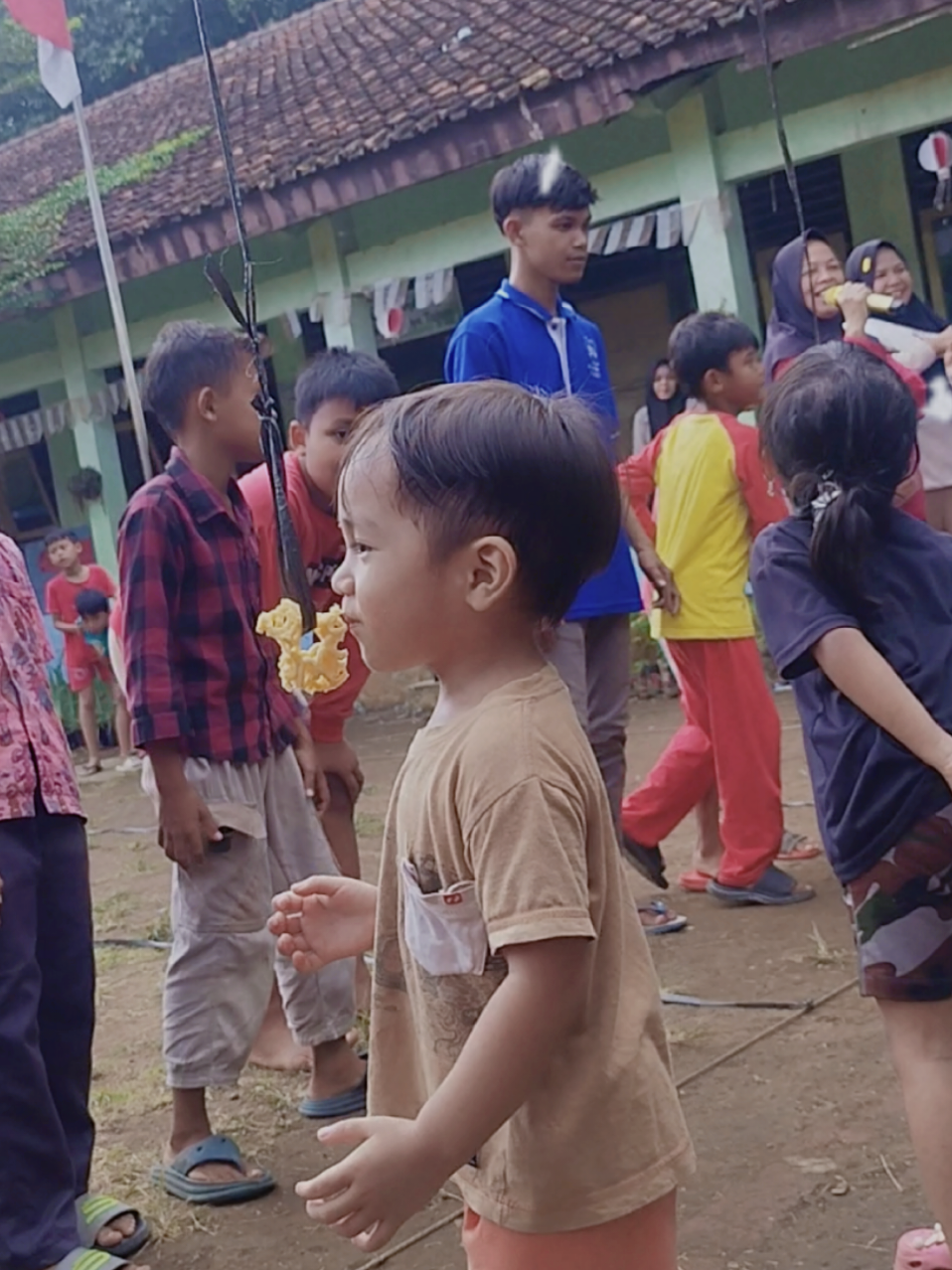 bayi ikut lomba 17 an 😍😍 #lomba17an #hutri80 #agustusan #lombamakankerupuk #bayi