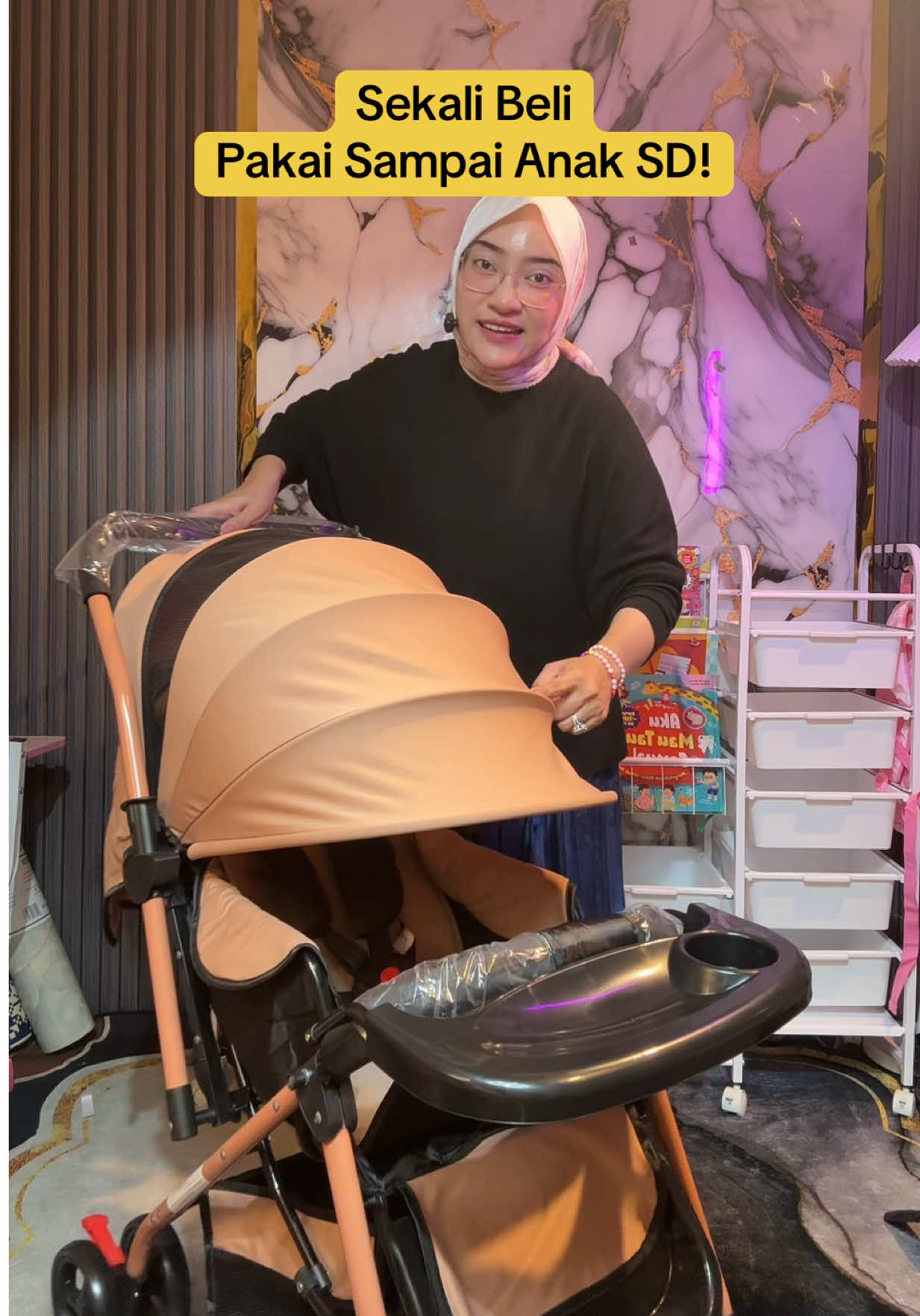 Beban sampai 100 KG? Stroller ini santai aja! 💪✨ Kuat, kokoh, tapi tetap ringan dan gampang dilipat. Anak gede, belanjaan numpuk, atau jalan jauh—semua aman terkendali. Sekali beli, awet dipakai sampai anak besar! 👶🛒”. . #stroller #strollerbayi #promoguncang88 #gajiansale #satukontentiaphari #wibgajian 