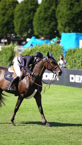 A partnership that takes us all out of the ordinary ❤️ Irish rising star and Horseware rider Niamh McEvoy with the ever-brilliant Flora Du Mesnil, shine in the Dublin Stakes CSIO5 1.50m, taking home the Wylie Perpetual Trophy 🏆✨ A win built on trust, talent, and a bond that’s pure magic 😍 #equestrian #showjumping #iwearhorseware #horseshow #rds       
