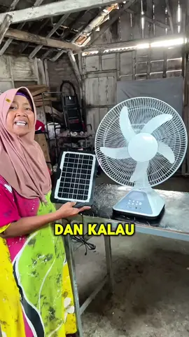 Kipas angin portable , sudah di lengkapi dengan panel surya , jadi meskipun mati lampu satu bulan pun tetap bisa menyala , dan selain itu bisa di jadikan sebagai powerbank dan lampu darurat #kipasanginportable #kipasanginmini #kipasanginkecil #wibgajian #cuantanpabatas 