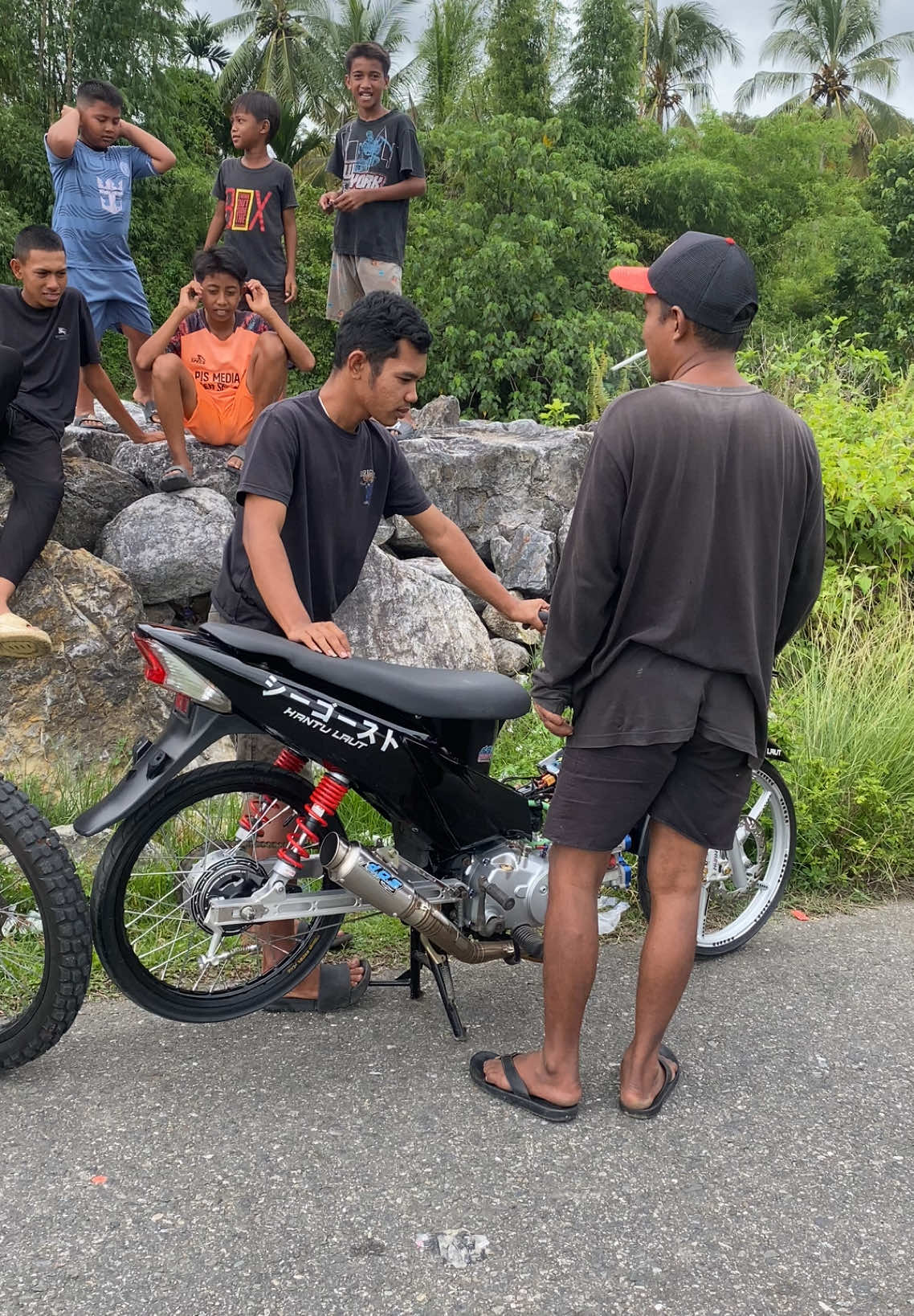 Tipis tipis 🔥 @Doctor machine @RZ speed🚀 @Muhammad Ryan @lann_ @delll @peta kosong @natangg @TR X ALBSE TAPAK19   #kphhantulaut99 #kph5speed #fouryou #kphjogjastyle🚀 #kph4valve #kph200cc #foryou #lewatberandafyp #kphgank🚀 