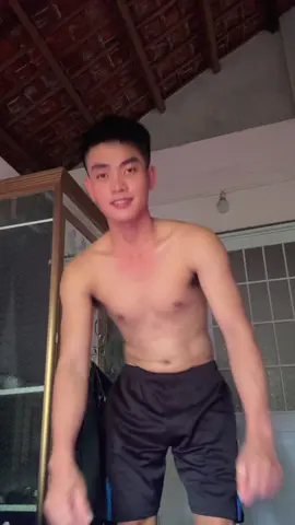 Mấy bé bây giờ toàn thích trai sáu múi bụng mỡ như mình ế là đúng rồi..!#xuhuongtiktok🌈 #toptrending 
