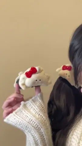 Kẹp tóc dễ thương #hottrend #hot #xh #xuhuong #fyp #foryou #dilysmeshopee #hi #fypシ #tiktokshop #tiktokvietnam #thichawnmangcut #hello #sale #reviewthoitrang #nữ #fashion #keptoc 