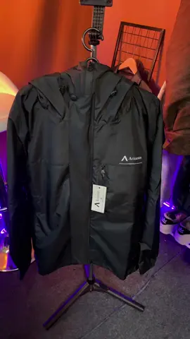 Meng kece dulu pake jaket yg anti air dan tahan angin 🤩 #promomakanmerdeka #keranjangkuning #turunharga #outfit #livehighlights #jaketwinbreaker 