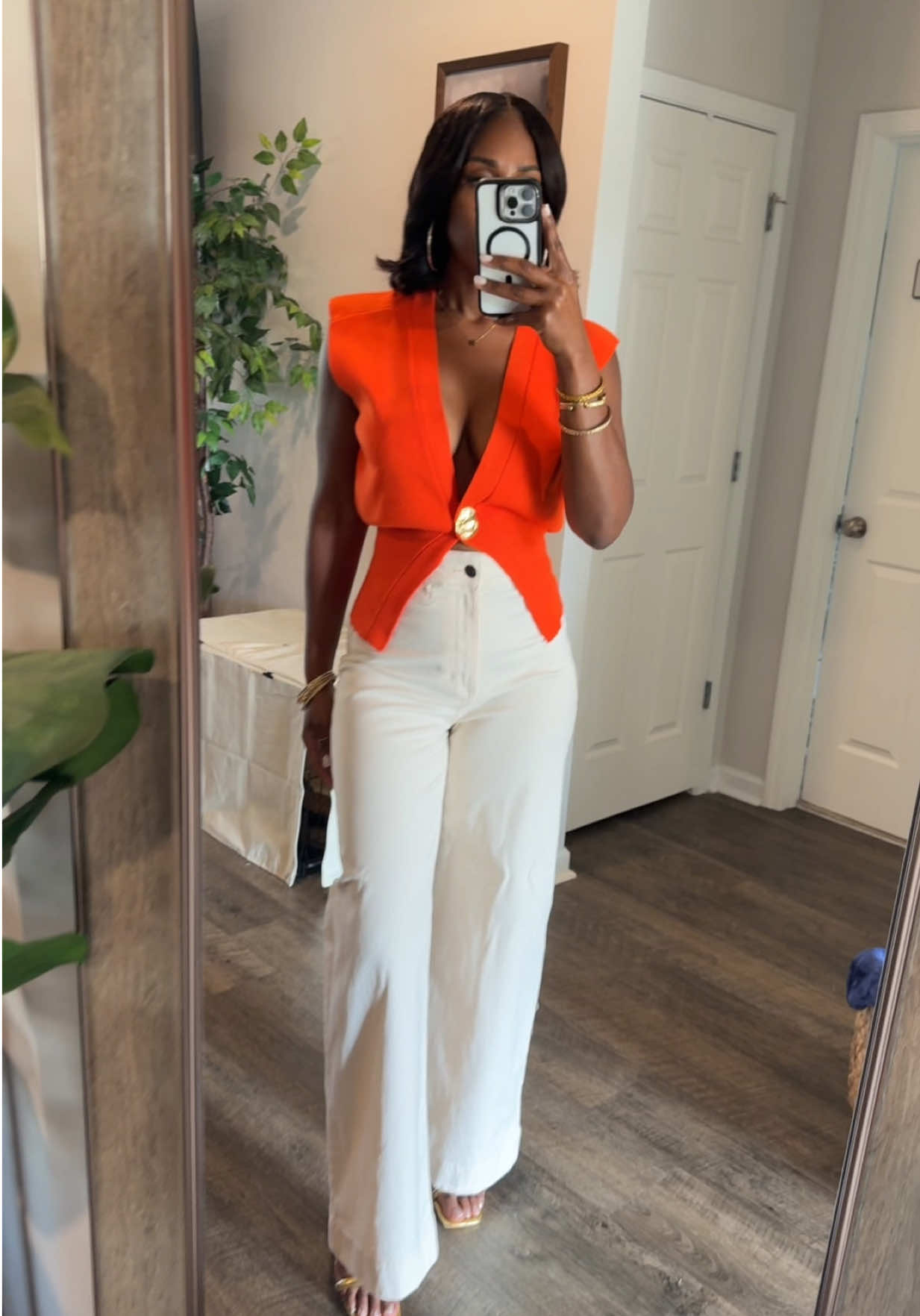 @Urban Revivo 🤏🏾🤏🏾#slevelesscardigan #urbanrevivo #womensfashion #tiktokshop #dealsforyoudays #spotlightfinds #xyzbca 