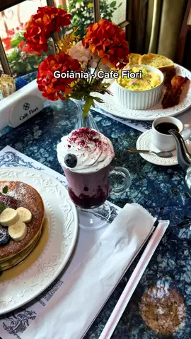 Café Fiori ✨ Avenida T9 2335 jardim América  Seg/sex 8h-19h  Sab 8h-13h  •Ovos mexidos $28  •Café coado $23  •Pancake de xarope de bordo $32 •Frapê de frutas vermelhas $23  Amo esse lugar! Frequento desde a inauguração, acho charmoso, gostoso, e lindo! . . . . . . . #goiânia #goiania #goianialugares #lugaresgoiania #gyn #gym #goianiago #cafefiori #cafefiori #cafeteriagoiania #cafesgoiania #cafeteriasemgoiania #goianiasertaneja #goianiatiktok 