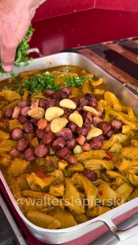 TOALHA DE BANHO OU BUCHO ? Ingredientes: Bucho Banha Alho Sal Colorau Pimenta do reino Páprica  Pimentões coloridos  Cebola Tomate Linguiça Bacon Cebolinha  . . #almoco #comida #receita #comidaraiz #food  