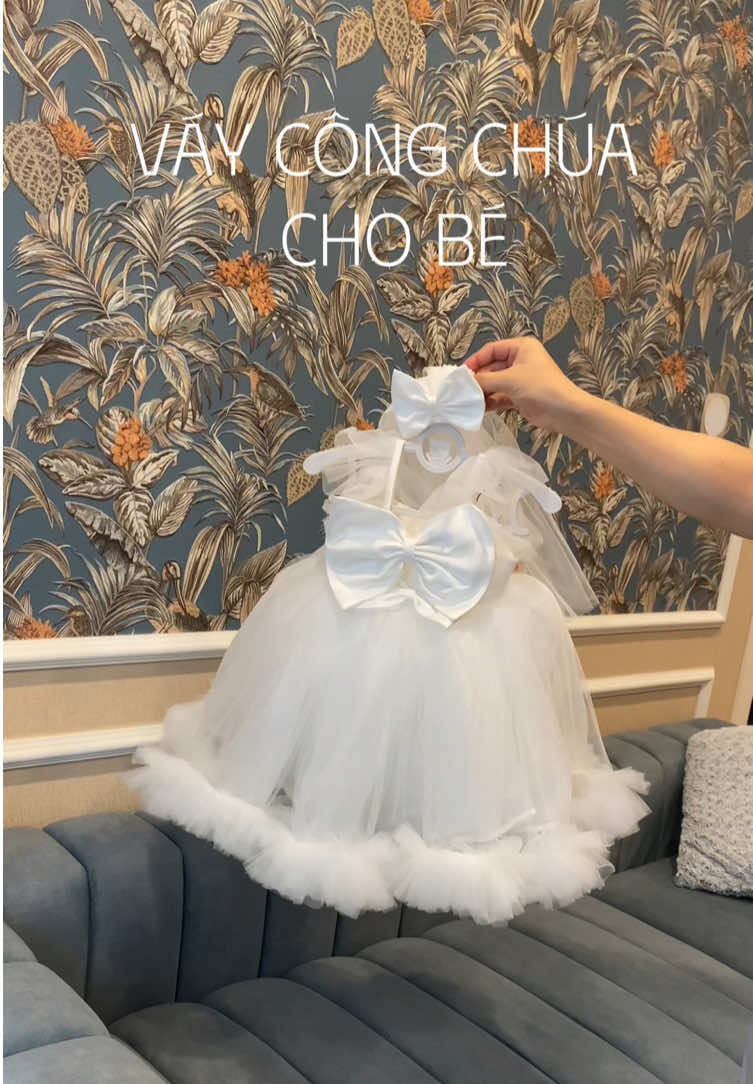 Váy công chúa, đầm công chúa cho bé . Đầm sinh nhật cho bé. Váy thôi nôi cho bé #vaychobe #vaychobegai #damcongchuachobe #vaycongchuachobegai #vaycongchuachobe #vaythoinoibegai 