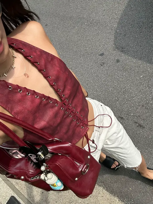 when my top is matching my bag 🫶🏻  I wanted to go for a casual, but street chic style but I think this top can be styled in so many ways so I’m excited!  outfit details:  -faux leather halter top:NONERD -jorts: GLOWNY (I actually cut my white jeans)  -MOS bag: sunburn project  -platform sandals: Steve Madden   #styleinspo #outfitinspiration #dailyoutfit #whatimwearing #koreanfashion #outfitideas 