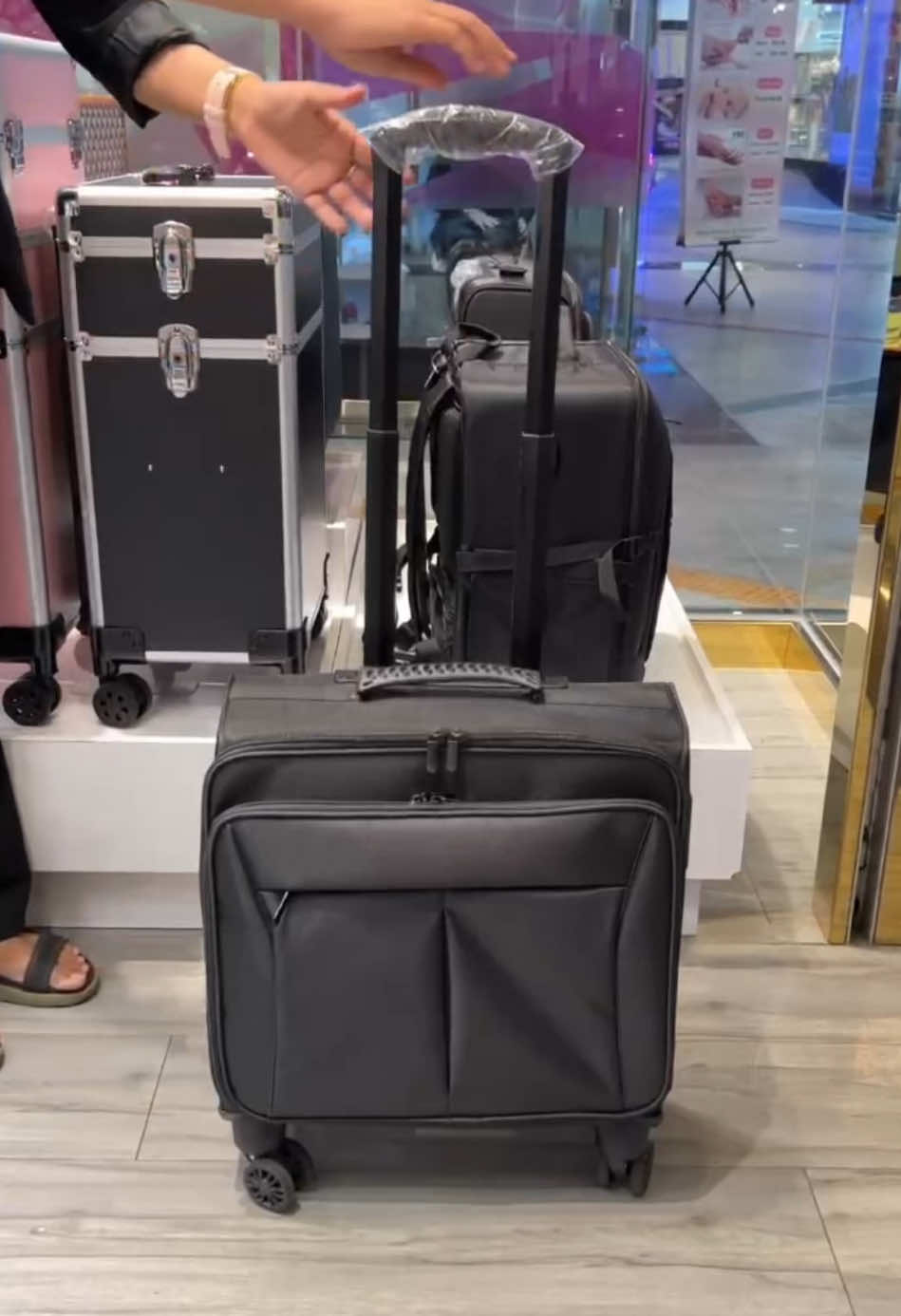 Exclusive Large 3 Layer Compartment Trolley Makeup Bag #blvbeauty #blvbeautymalaysia #sunwaypyramid #berjayatimessquare 