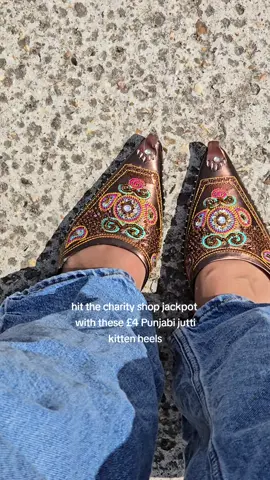 absolutely obsessed #punjabitiktok #desifashion #punjabijutti #southasiantiktok #desigirls 