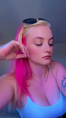 #fyp #foryou #foryoupage #viral #tiktoktrend #tiktokchallenge #foruyou #videoviral #onthisday #trendingsound #explorepage #tattooed #pink #blueeyes #song 