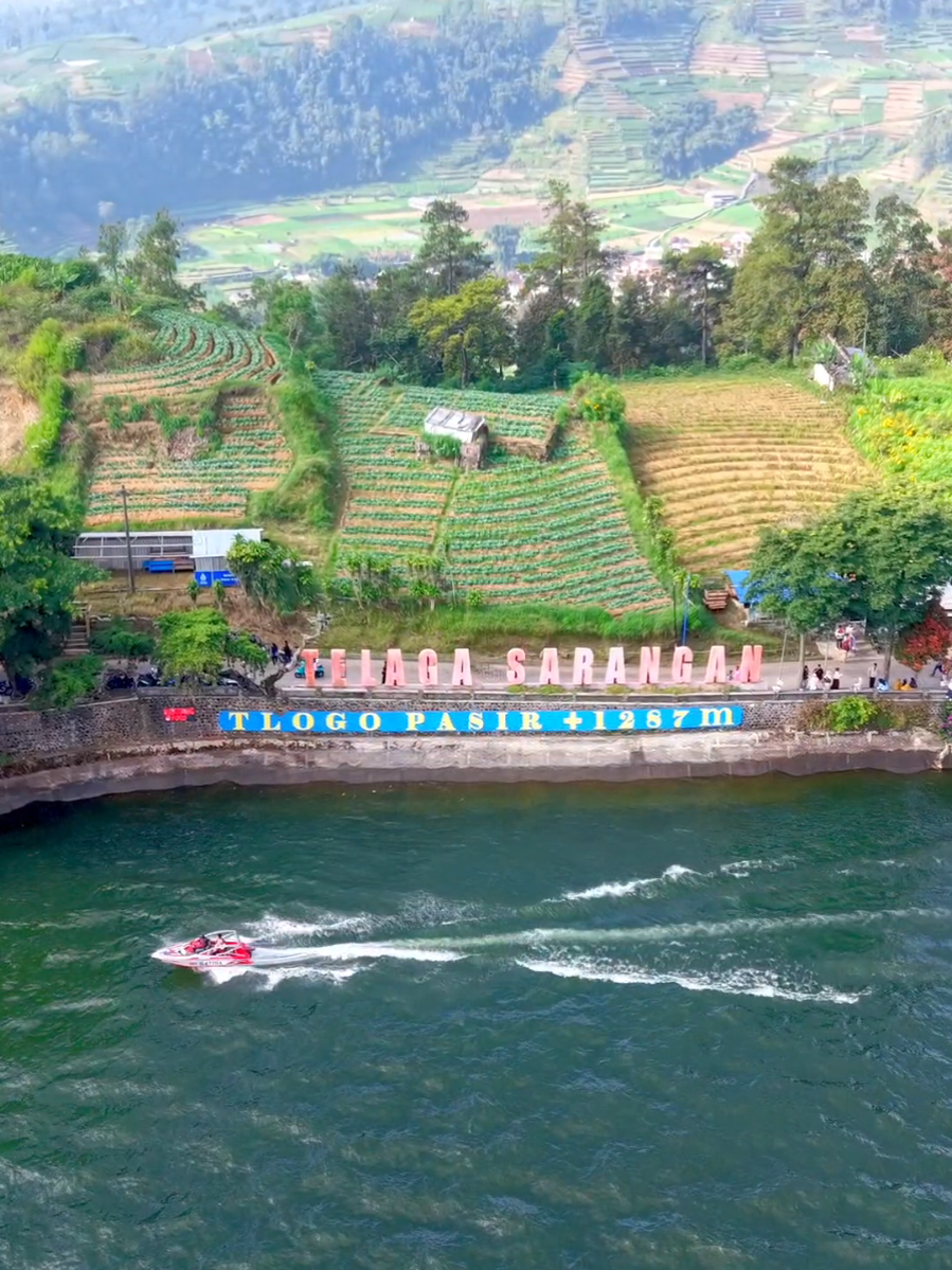 Ceritain dong punya Kenangan apa aja kalian di Telaga Sarangan???😁 @saranganofficial  . . . . . 📌: Telaga Sarangan, Kab. Magetan, Jawa Timur 📽: @dibalikkeseharian #fyp #fypage #fypp #telaga #telagasarangan #sarangan #saranganmagetan #visit #wisatajatim 