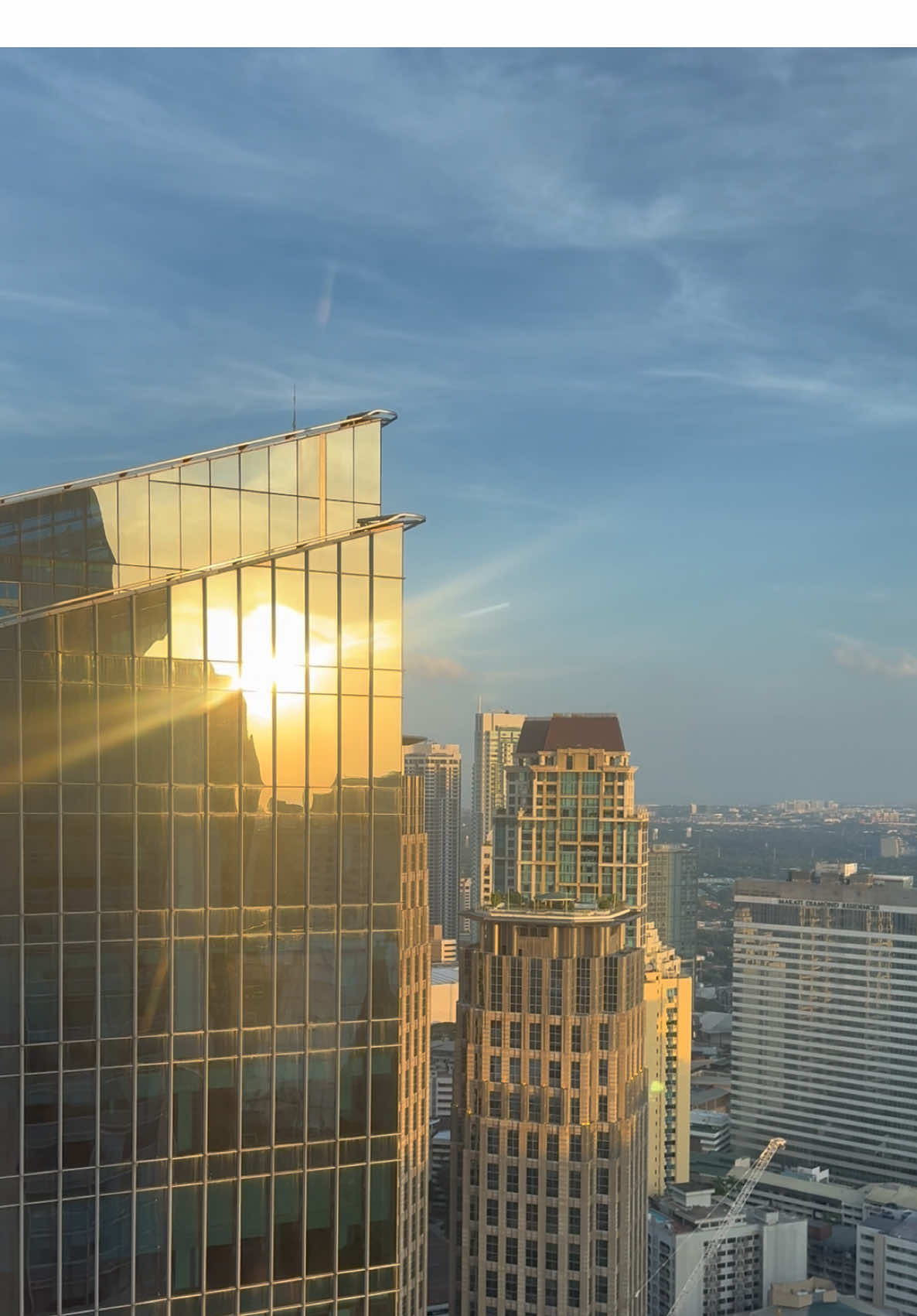 Office view #fyp #fyppppppppppppppppppppppp #skyscraper #building #sunset #golden #makati #corporatelife #work 