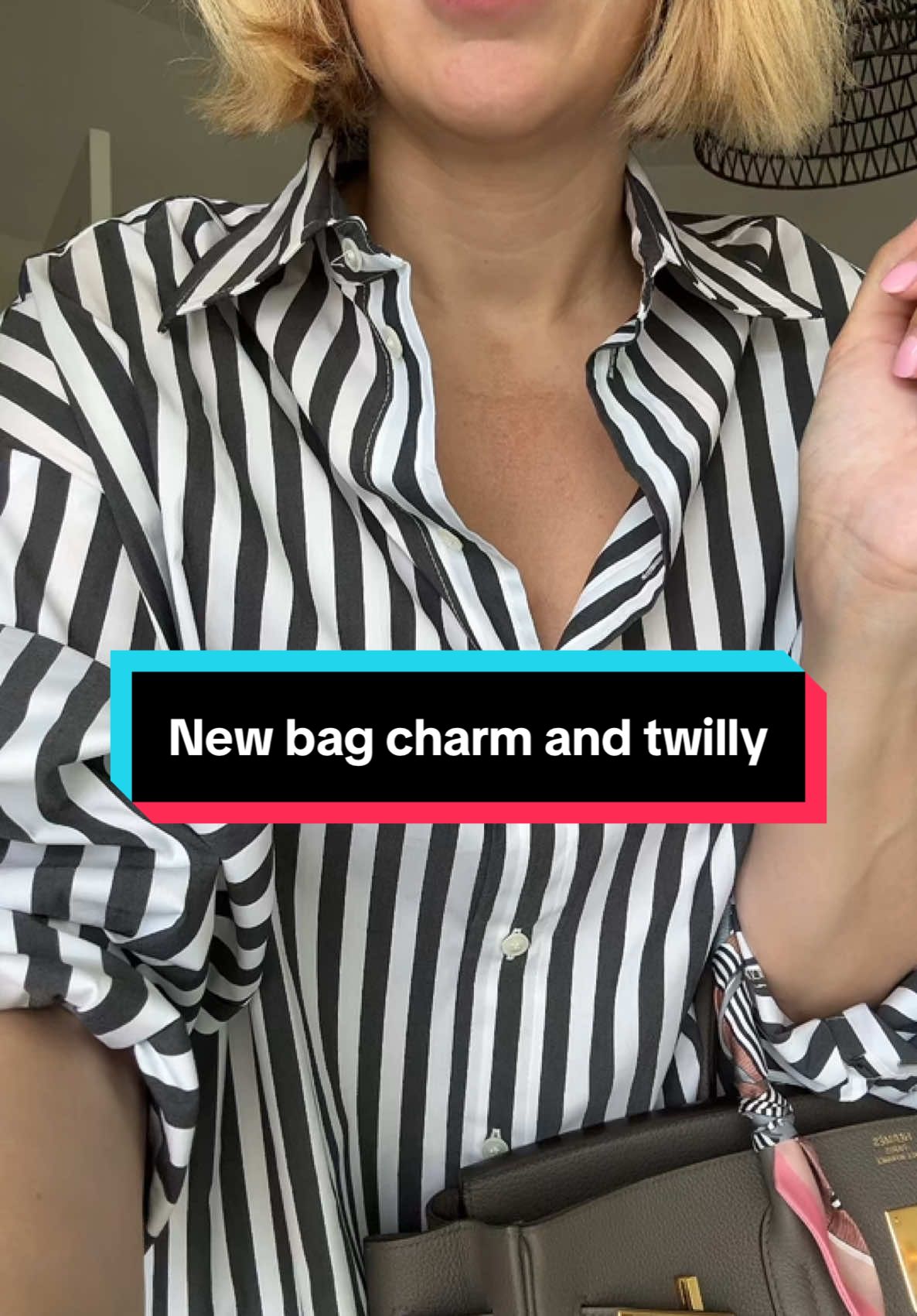 Love switching out bag charms and scarves on my bags for a different vibe #gucci #hermes #hermesbirkin #bagcharms #bagcharm #luxury #thefrankieshop 