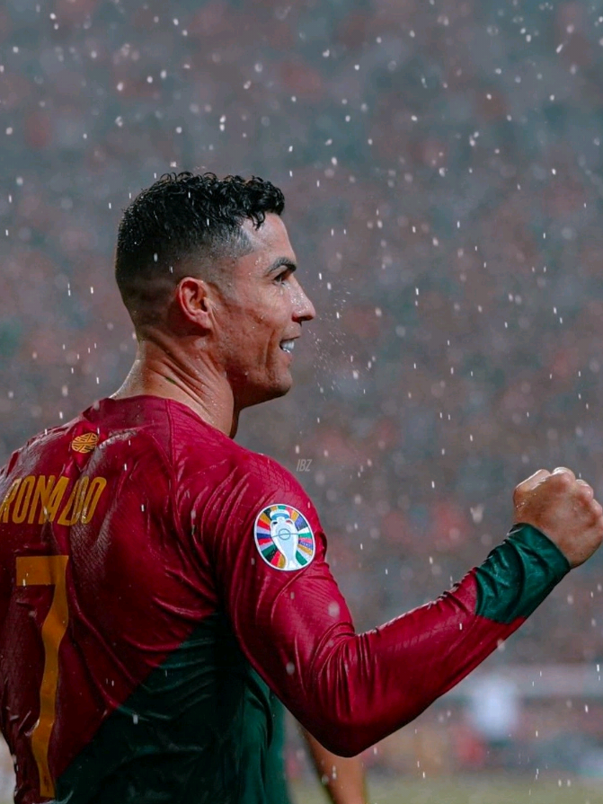 siempre para adelante ⚽❤️‍🩹 #cr7goat🐐 #cristiano #ronaldo #videoviral #frasesfutbol #futbol⚽️ #mentalidad 