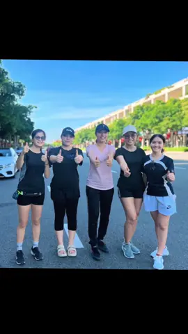 Muốn chạy nhanh thì chạy một mình còn muốn chạy chậm thì vô team này nha 🤪🤪#fyp #cothuu40 #dailyvlog #chiase #Running #salarunning #cute 