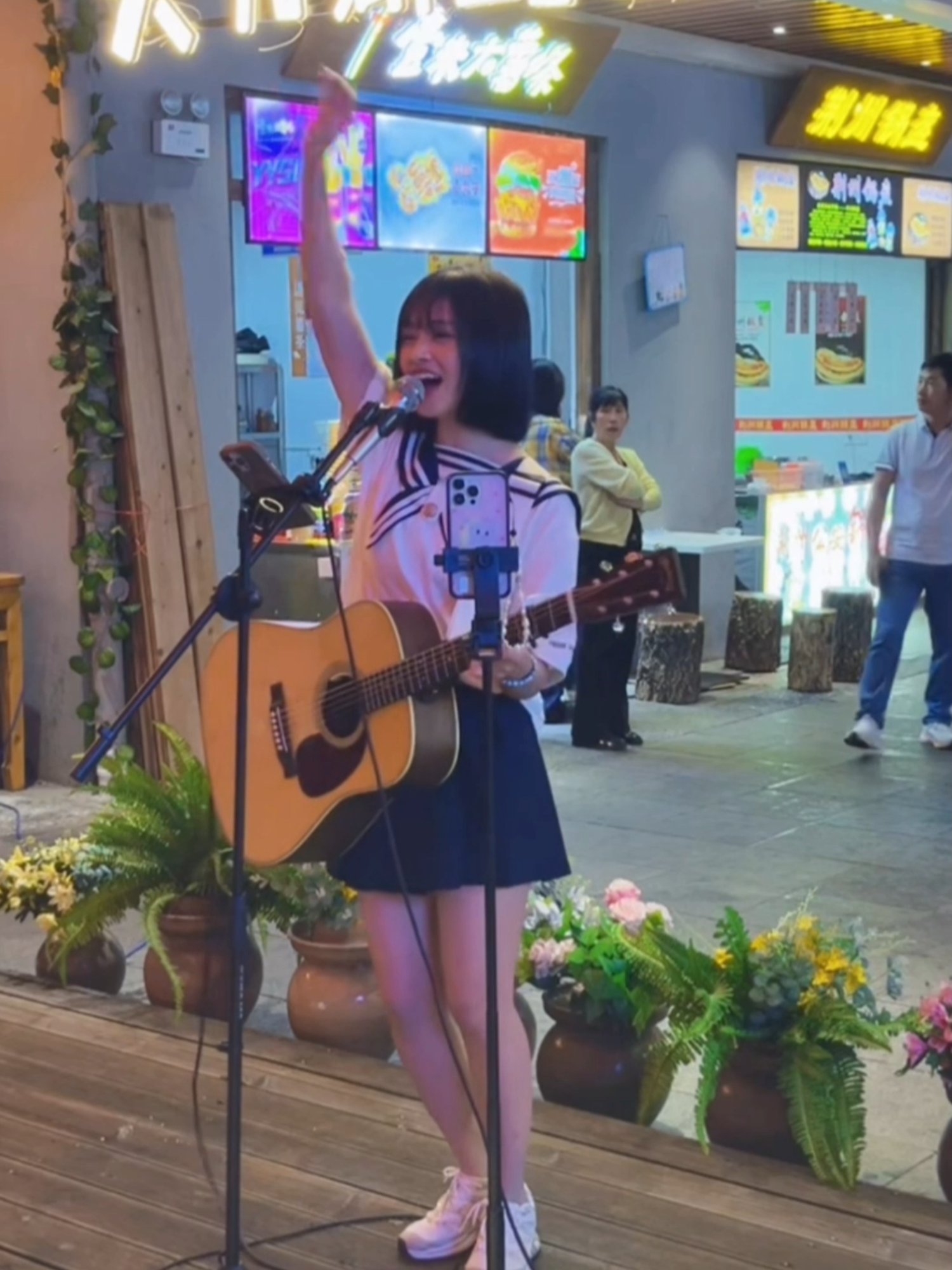 返場大九湖坪阡古鎮演唱《童年》#童年 #神農架 #大九湖民謠節 #小書子#吉他彈唱