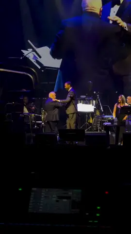Willie Colón interpretando 