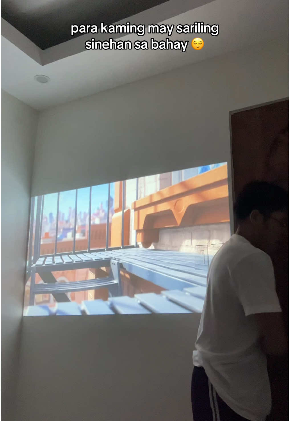sarap manood parang nasa sinehan lang #modofoprojector #smartprojector #portableprojector #hometheater #movienightideas 