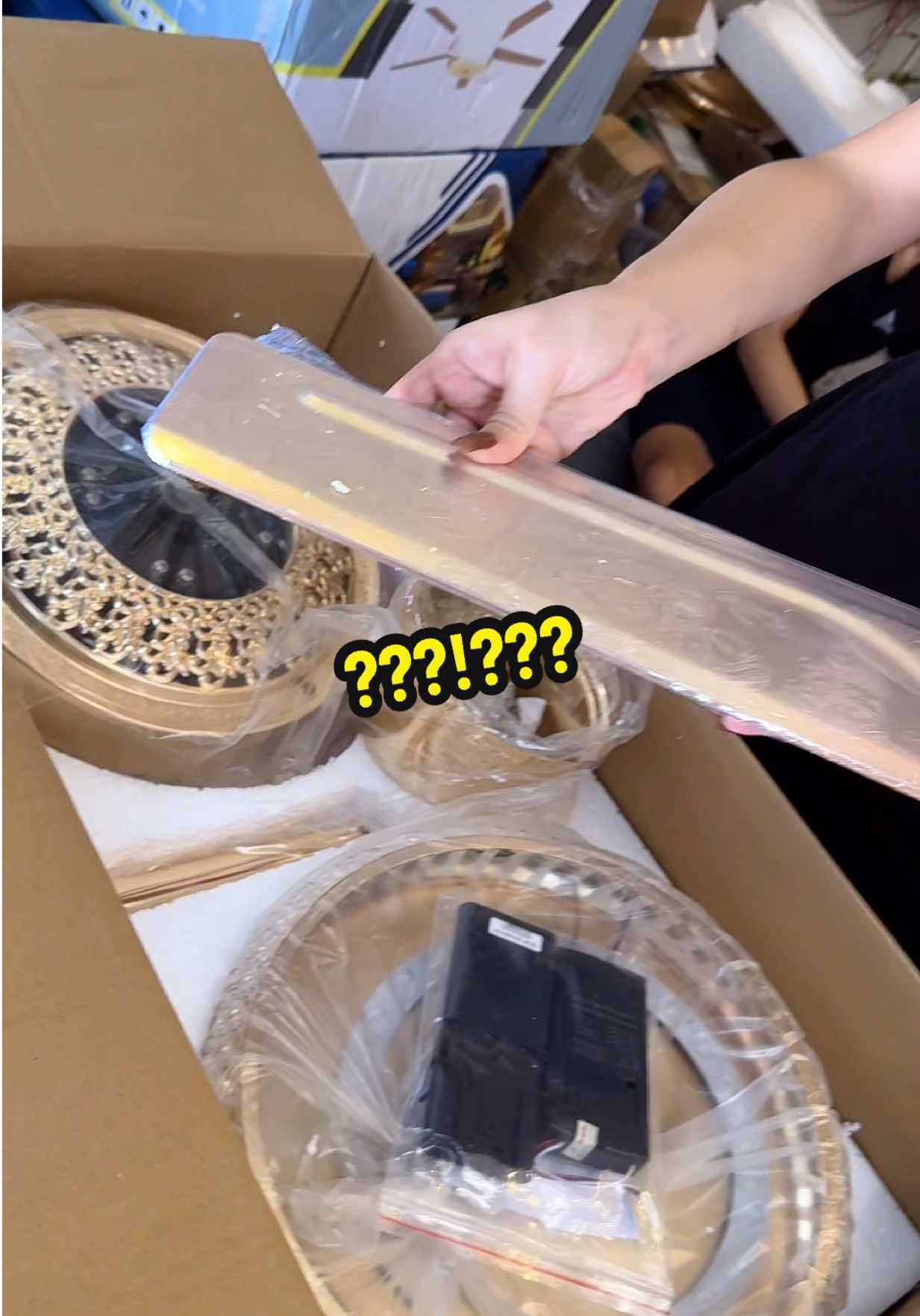 Sao mà rẻ đẹp được thế!? .... #haxinh #quattran #quattranden #quattrancaocap #quat 