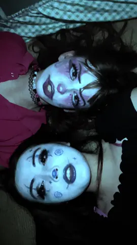Now you suck….💙💗 @_k3roppi_  #tvgirl #notallowed #clownmakeup #pinkandblue #clowns #facepaint #trend 