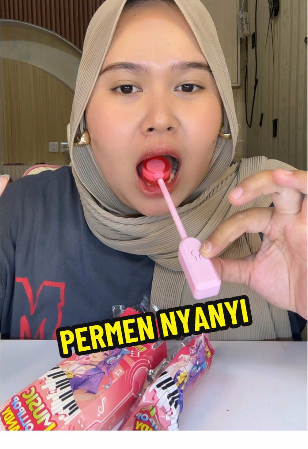 KOK BISA IHH, kalo diluar gabegitu kedengeran kalo di mulut berasa pake hetset😭😂😂 #permennyanyi #lolipopmusic #lolipop #lollipop #permenbernyanyi #candysing #permen #permenunik #permenviral #candy #candypop #permenlagu 