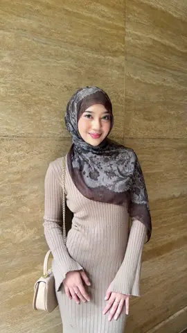 Lagi suka pake scarf dijadiin pashmina kaya gini😗🫰🏻