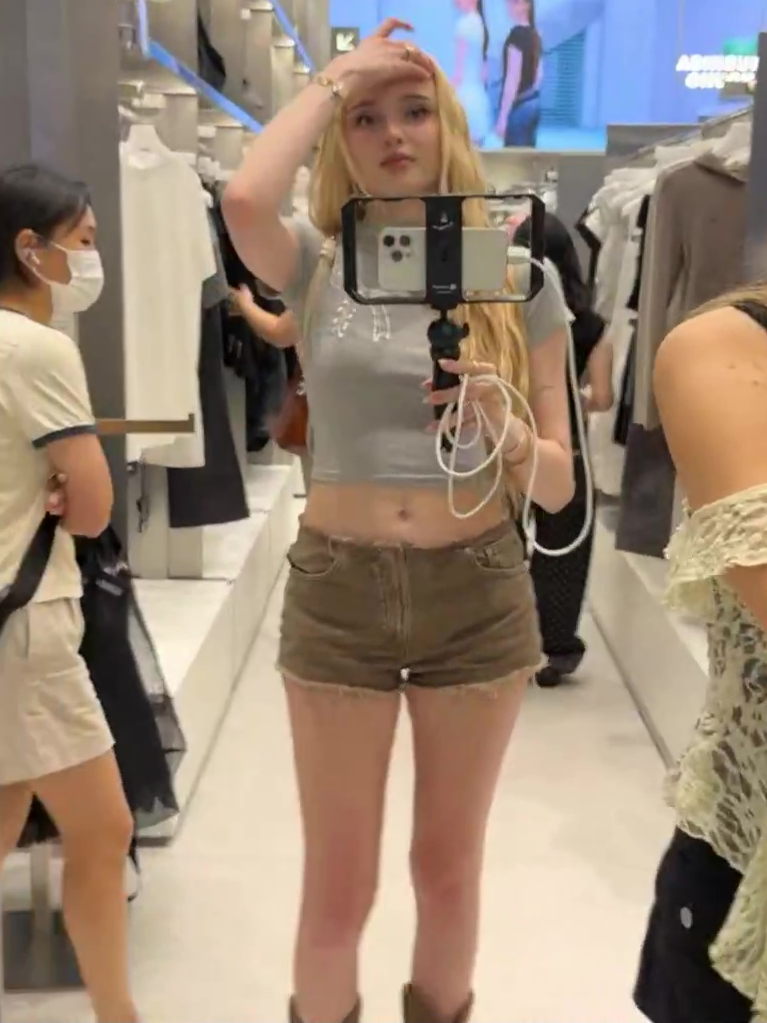 Honeypuu Isa IRL Stream in Korea (8 August 2025) #honeypuu #isa #twitch #streamer #german #influencer #celebrity #celebs #celebesbyrengeldengel #rengeldengel