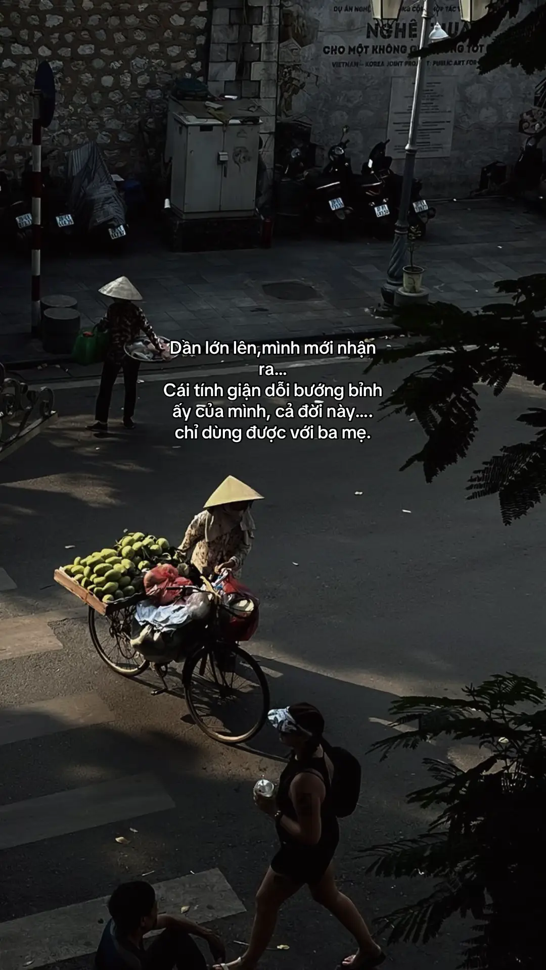 Dần lớn lên, mới nhận ra… Cái tính giận dỗi ấy, cả đời này… chỉ dùng được với ba mẹ. Vì ngoài ba mẹ ra… chẳng ai đủ bao dung để yêu thương mình như thế. #foryou #fyp #xuhuong #tamtrang #camxuc #trichdanhay #thinhhanh 