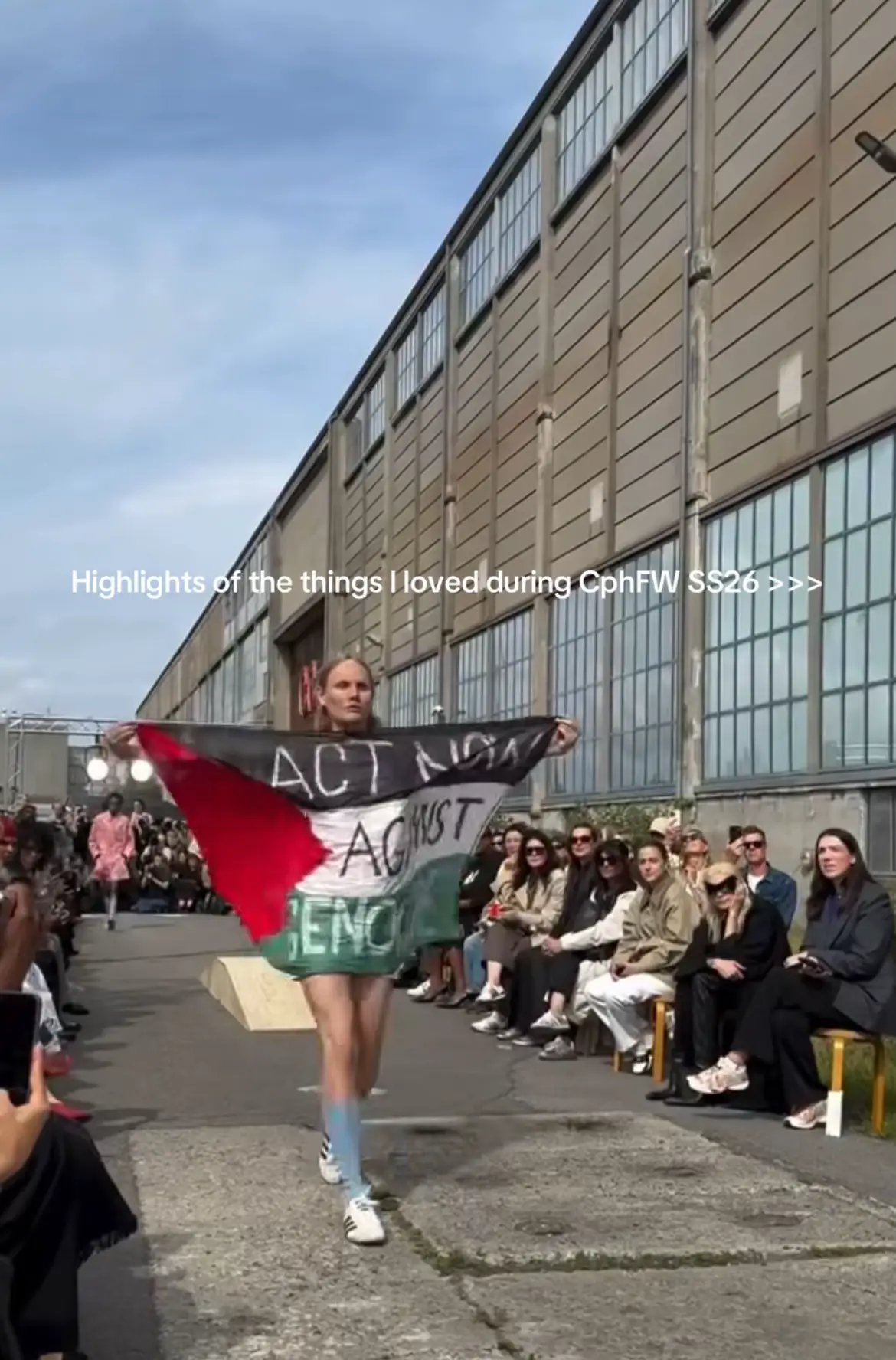 Wbu?? 🖤🖤 #creatorsearchinsights #scandinavianstyle #cphfw #CopenhagenFashionWeek #fashiontiktok #copenhagenstyle #outfits cc @STYLE DU MONDE @cphfw @Overthesea @user3363978390429 @Thora_valdimars @Jeanette Madsen @Fia Hamelijnck @Organic Basics @OpéraSPORT 🌸🌸🌸 