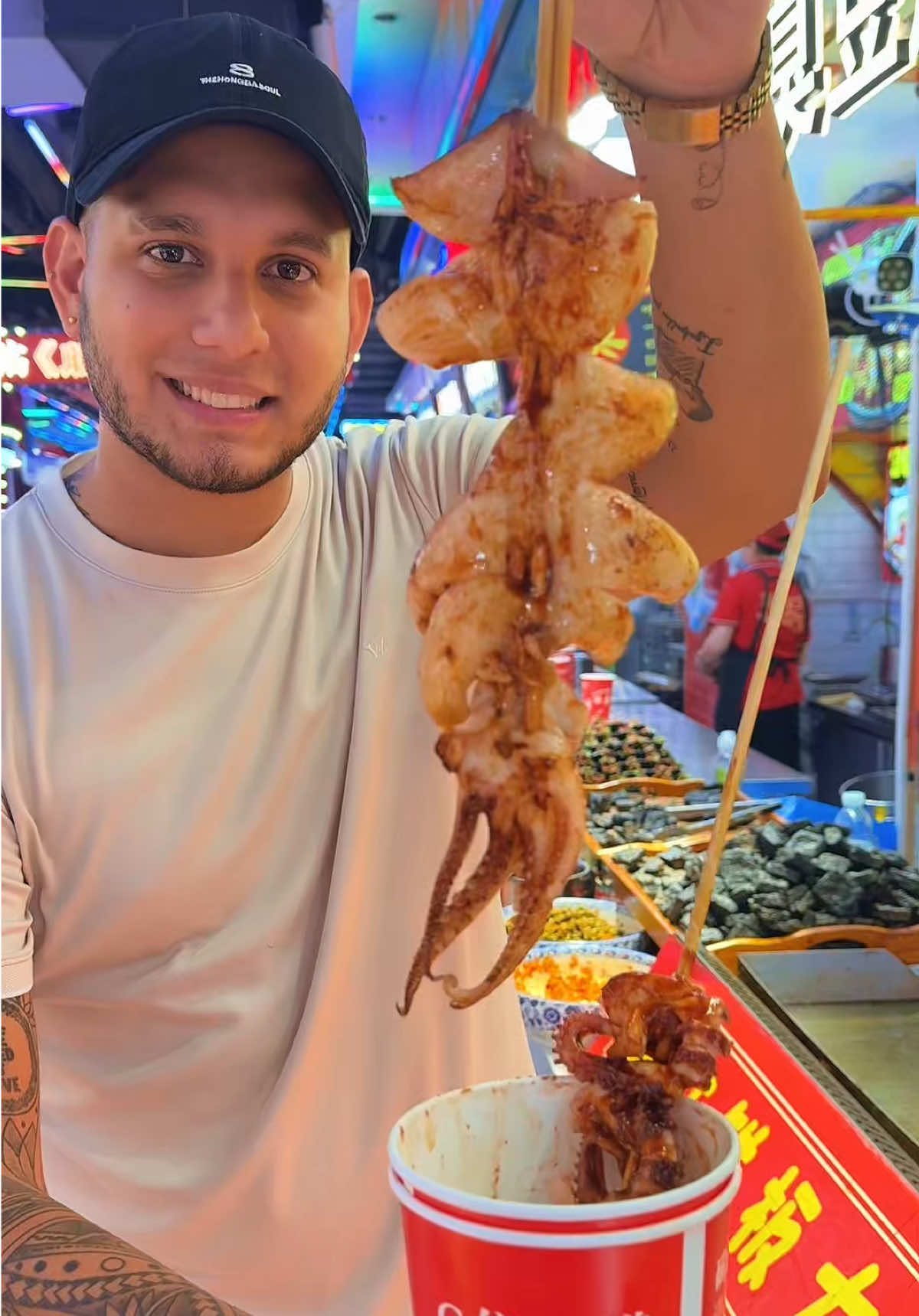 ¿Te atreverías a probar estos platos de comida china 🇨🇳? ¿Qué más les gustaría que probara?😱🤔 #travel #viajando #latinoenchina #china #colombia #comidachina #shanghai #viral #venezuela 