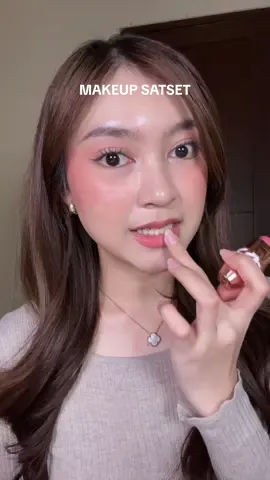 makeup jadi lebih cepet cuma pakai saty produk aja <3 @otwoo.id #otwoo #otwooblush #blushstick#blush 